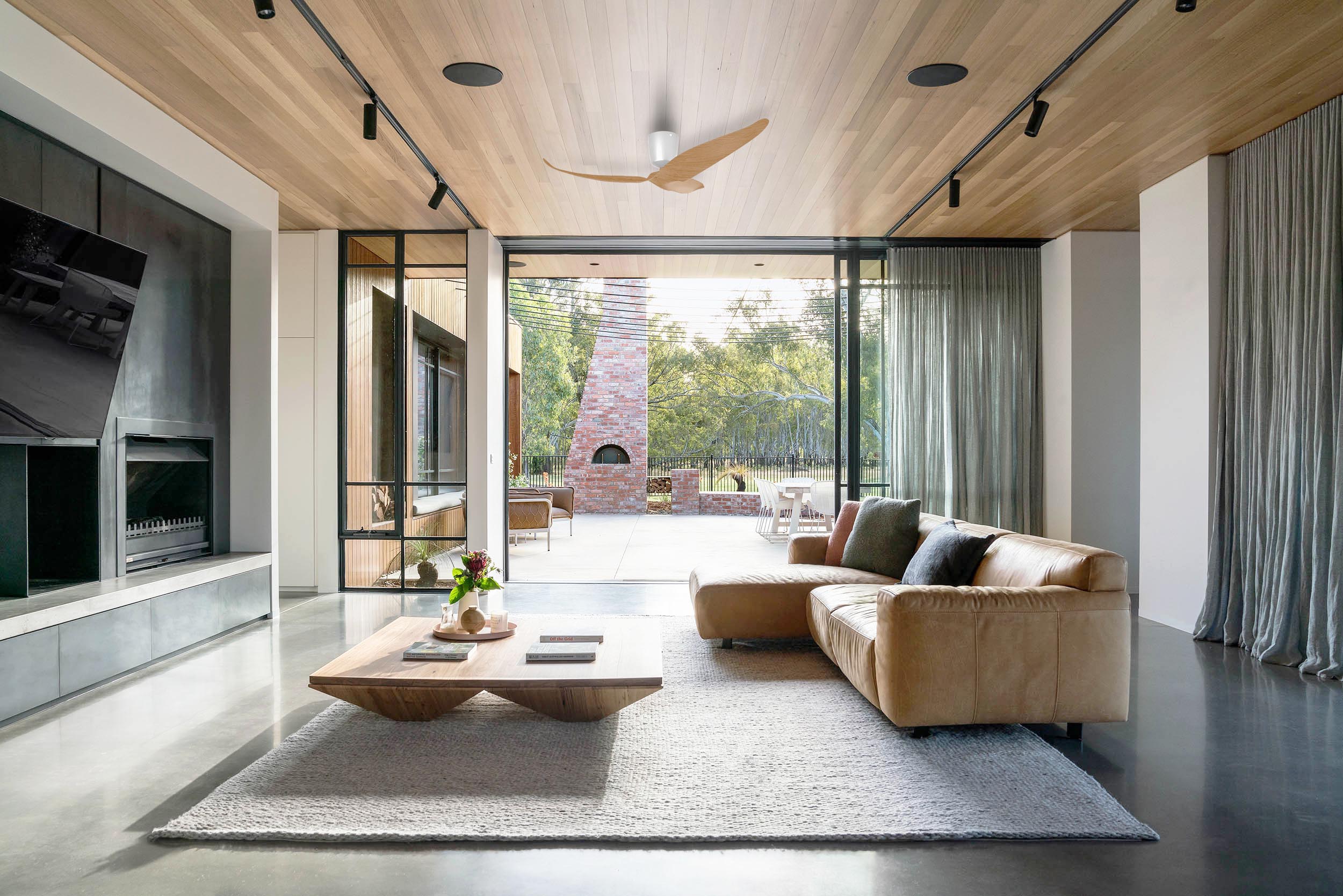 Aeratron Ceiling Fan Image FQ light timber / white